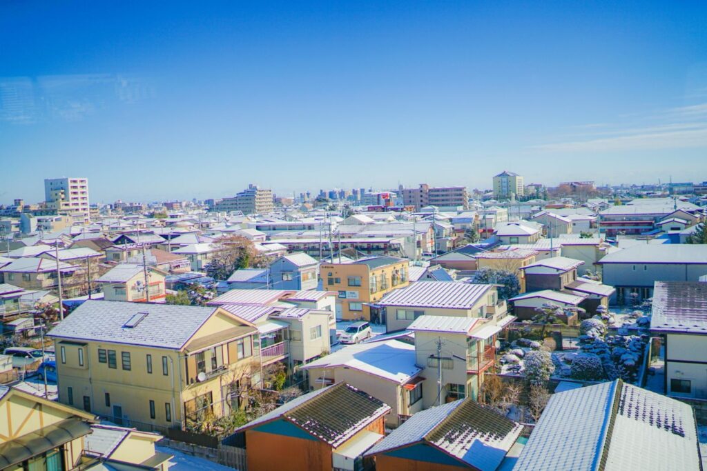 雪が積もる仙台の町並み