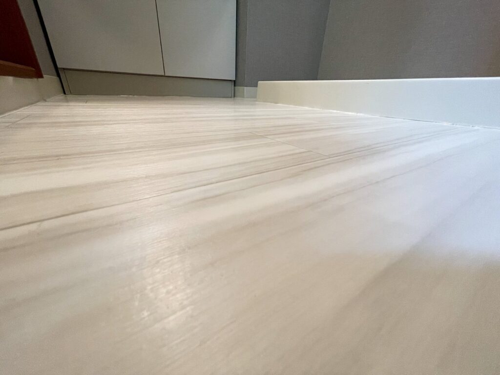 張り替えたグレーのクッションフロア