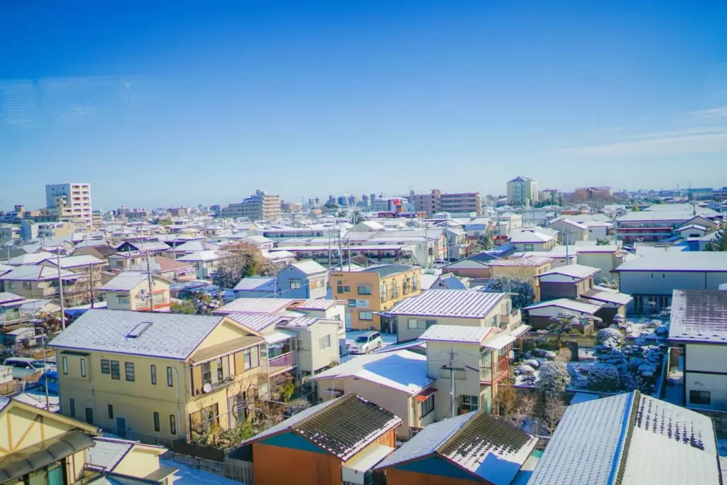 雪が積もる仙台の町並み